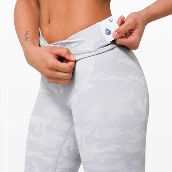 Lululemon Wunder Under High Rise Tight *Luxtreme - Picture 3 of 10